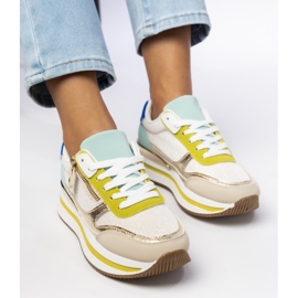 Sneaker sportive e beige da donna 2