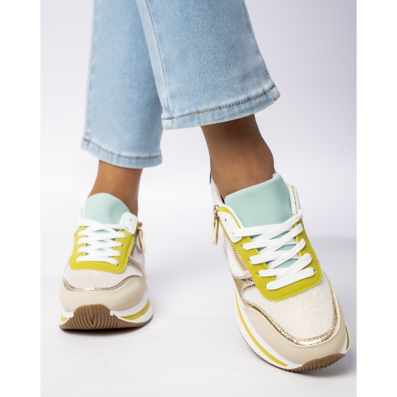 Sneaker sportive e beige da donna 1