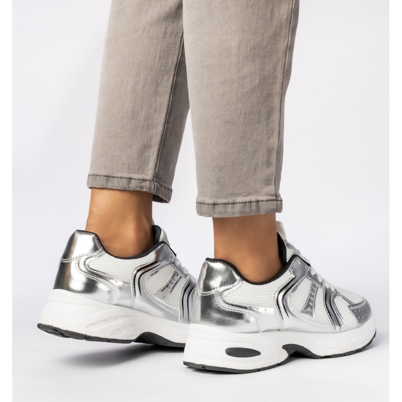 Sneaker d'argento femminile sulla piattaforma 1