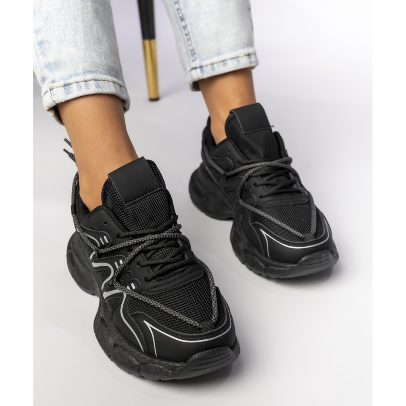 Sneaker nere femminili sulla piattaforma nero 1