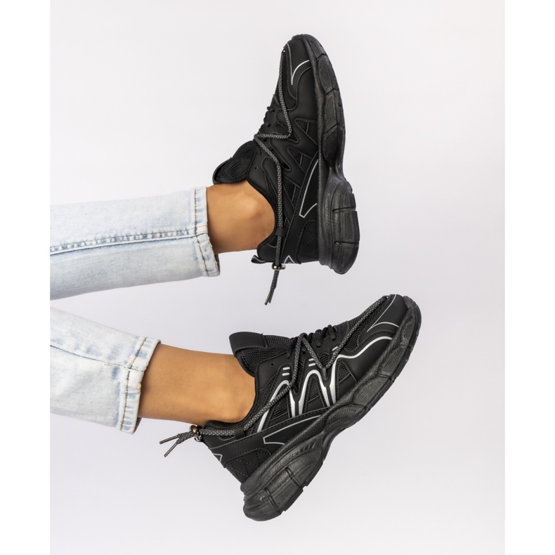 Sneaker nere femminili sulla piattaforma nero 2
