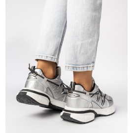 Sneaker d'argento femminile sulla piattaforma 1