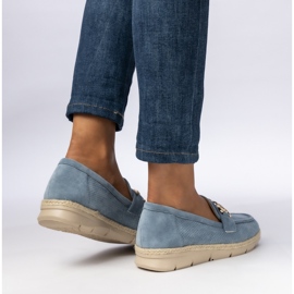 Mocassini per le donne perforate con una decorazione blu 2