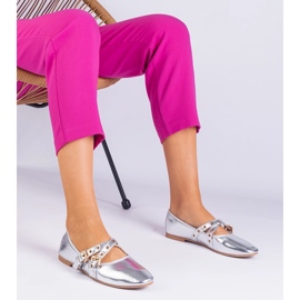 Ballerine metalliche d'argento realizzate in ecologio decorate con fibbie 1