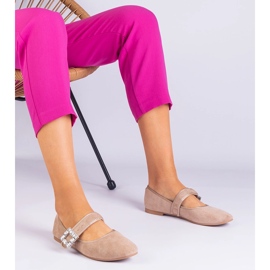 Ballerine beige decorate con una fibbia con cristalli 1
