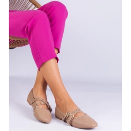 Ballerine beige realizzate in ecologio decorate con fibbie 2