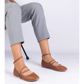 Ballerine marroni realizzate in ecologio con fibbie marrone 1