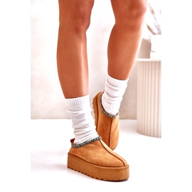 Pantofole da donna sulla piattaforma con ricamo a cammello beige 3