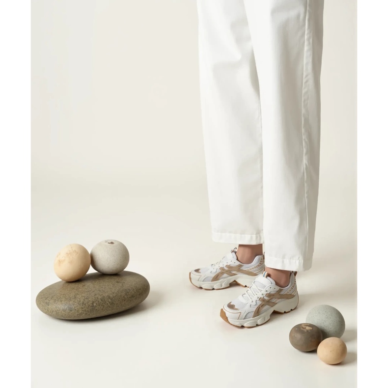 Sneaker beige da donna 1