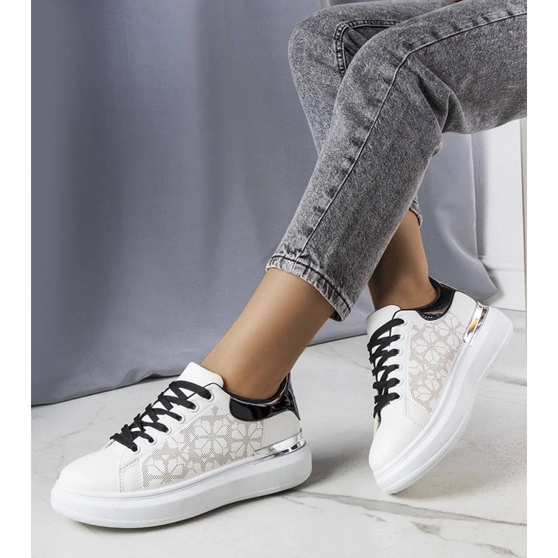 D/GMR Sneakers bianche e nere decorate con perforazioni di Erin bianca 2