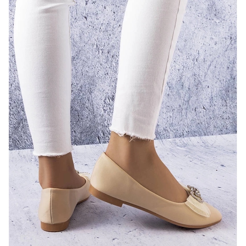 D/GMR Ballerine beige con fiocco e strass di LaGarde 2