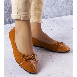 D/GMR Ballerine con punta in vernice marrone di Simard 1