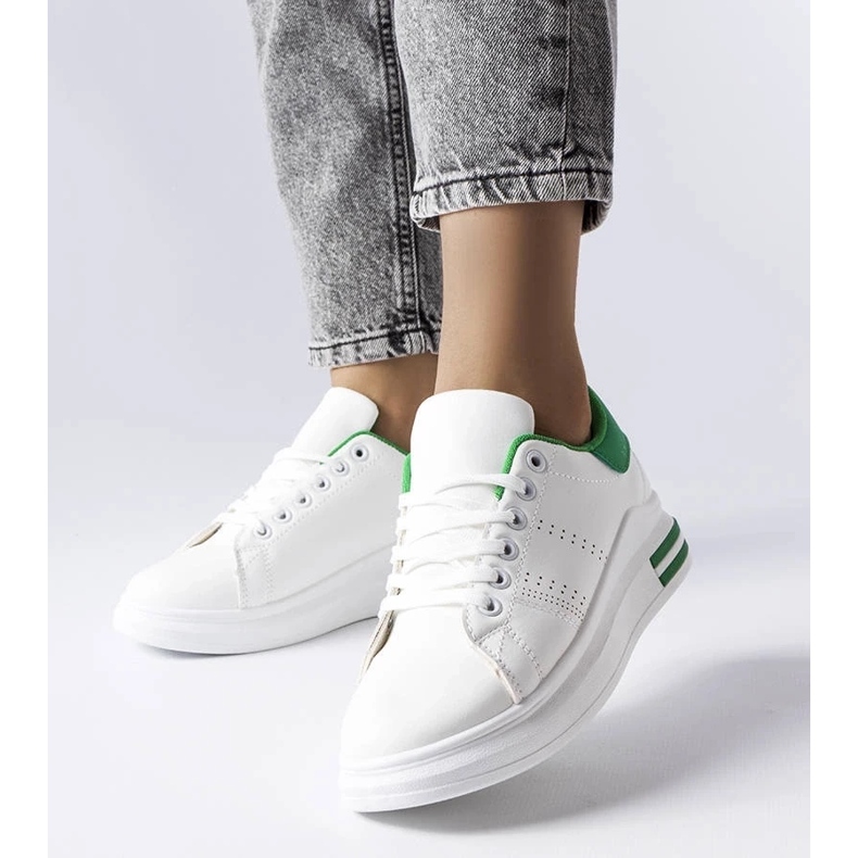 D/GMR Sneakers bianche con un accento verde di Davisson bianco 2