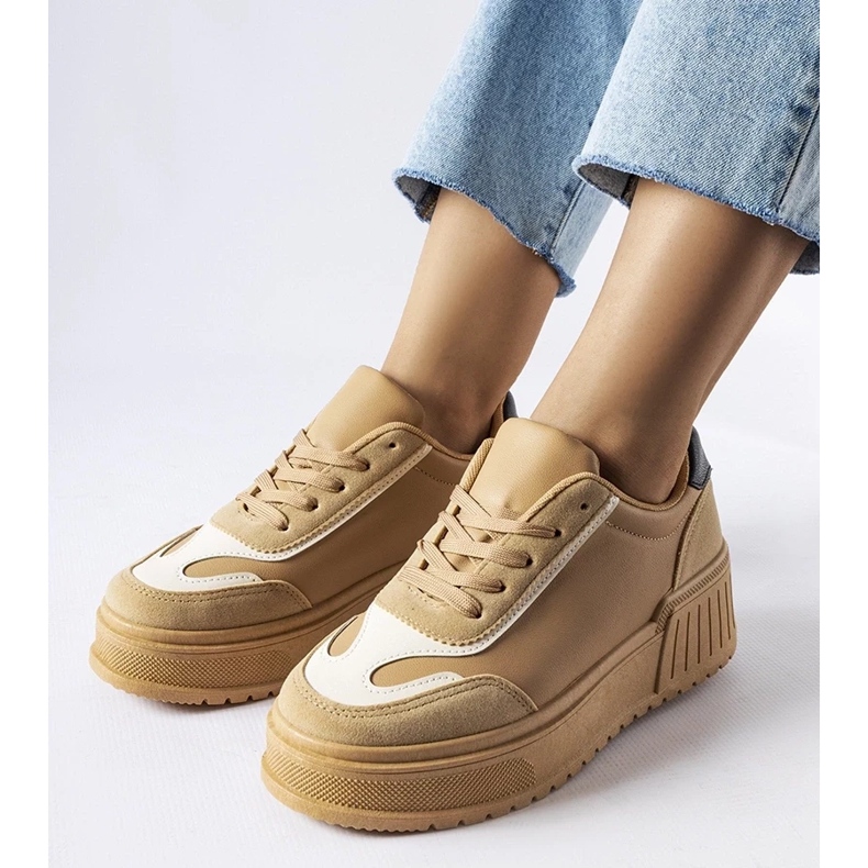 D/GMR Sneaker beige su una spessa piattaforma Seluci 2
