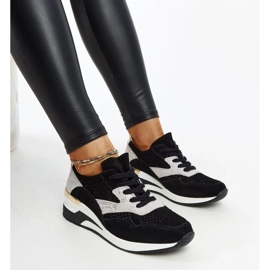 Sneaker in pelle nera sul cuneo di Manfrin nero 1