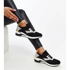 Sneaker in pelle nera sul cuneo di Manfrin nero 2