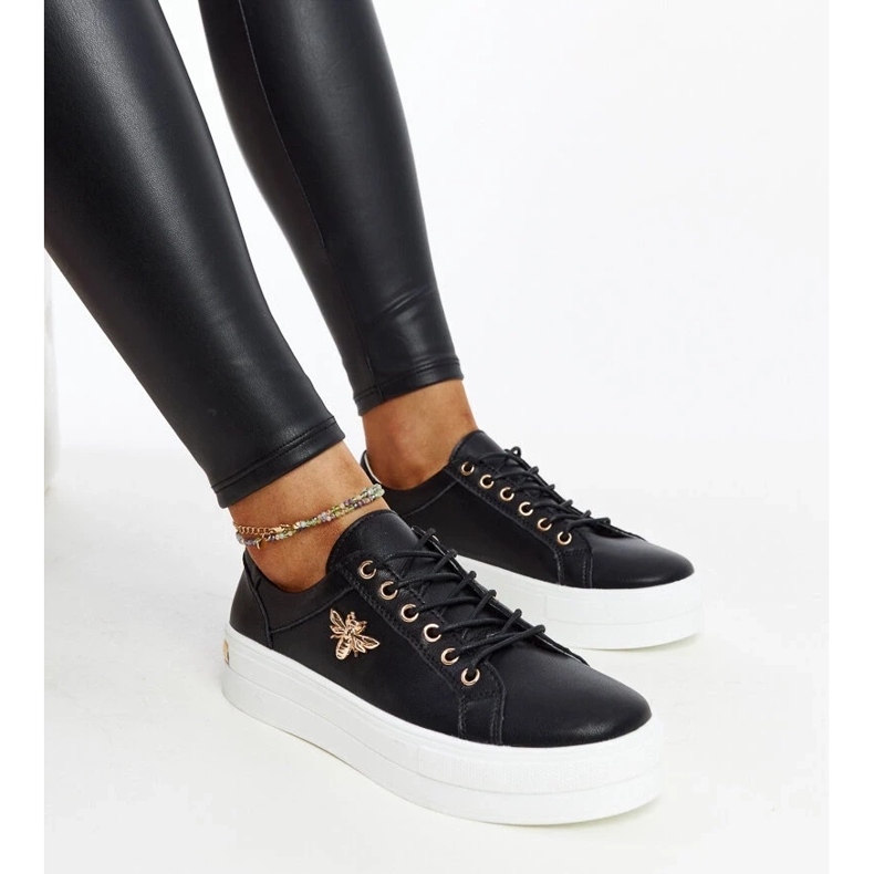 Sneakers in pelle nera sulla suola spessa di Mikka nero 2