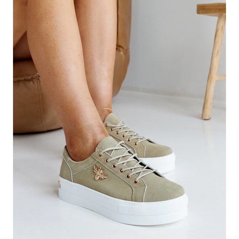 Sneaker in pelle verde sulla suola spessa di Mikka 1