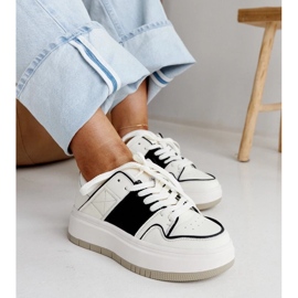 Sneaker in pelle bianca e bianca sulla suola spessa di Abrar bianco 1