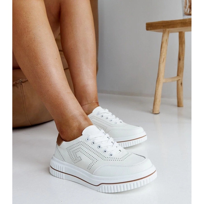 Sneaker in pelle beige si precipita 2