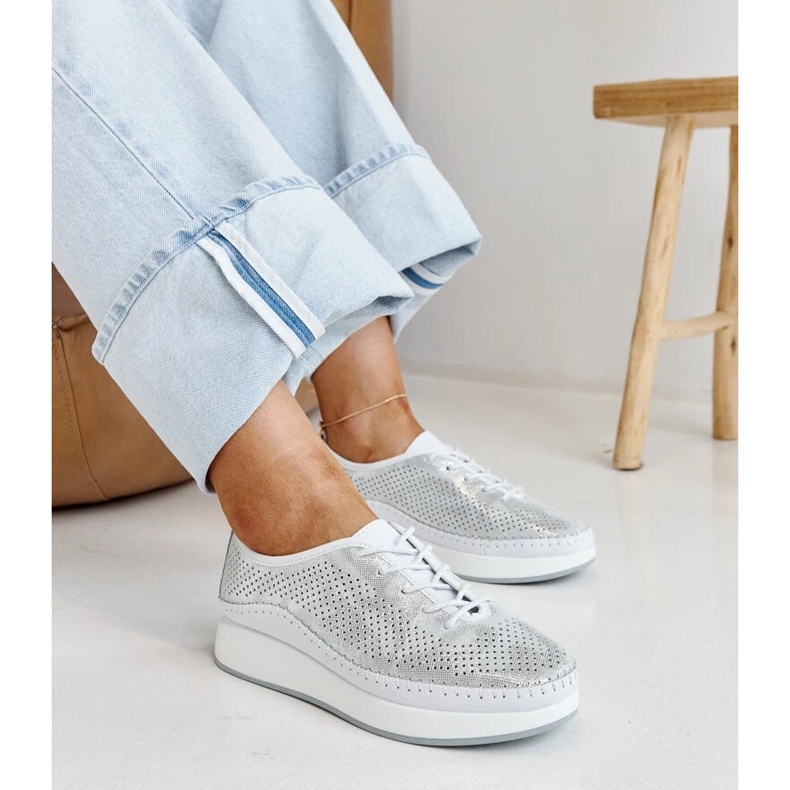 Sneakers in pelle argento sulla piattaforma Amana d'argento 1