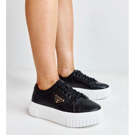 Sneaker in pelle nera sulla suola spessa Attia nero 1