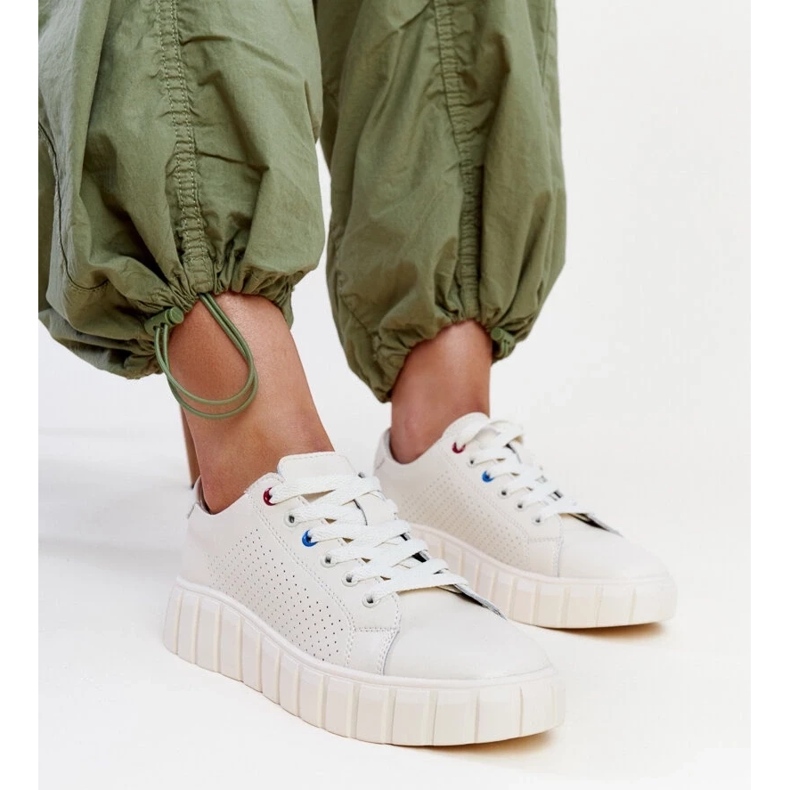 Scarpe da ginnastica in pelle beige di Zvonka 1