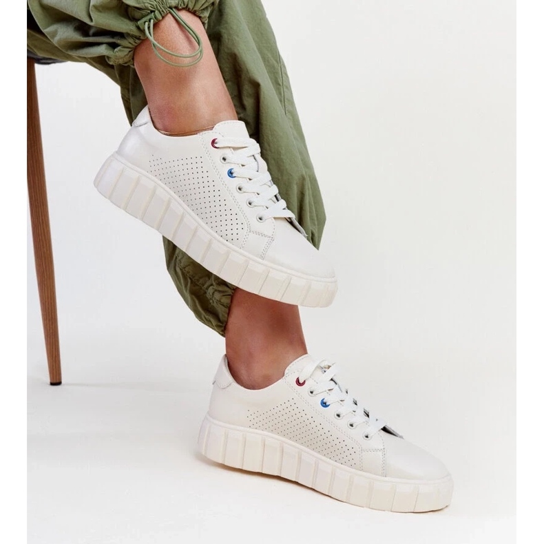 Scarpe da ginnastica in pelle beige di Zvonka 2
