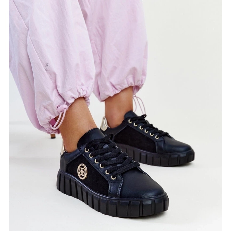 Sneaker in pelle nera con massiccia suola Viera nero 1