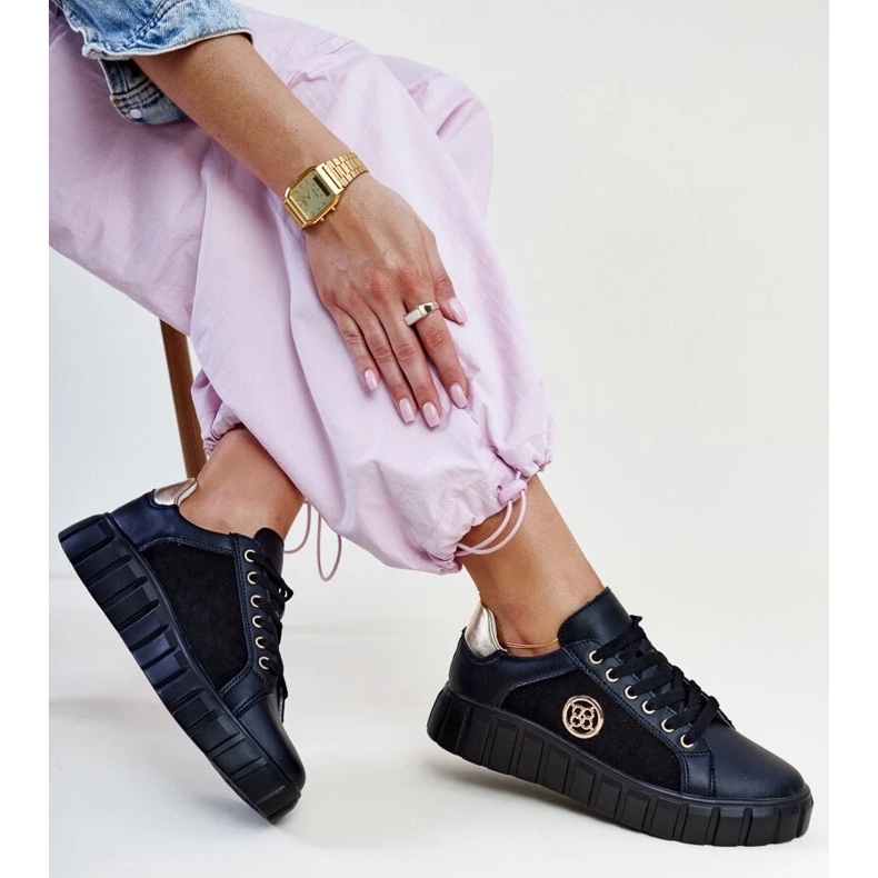 Sneaker in pelle nera con massiccia suola Viera nero 2