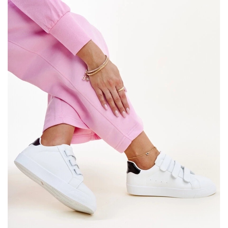 Sneakers bianche e nere con velcro di Samala bianco 2