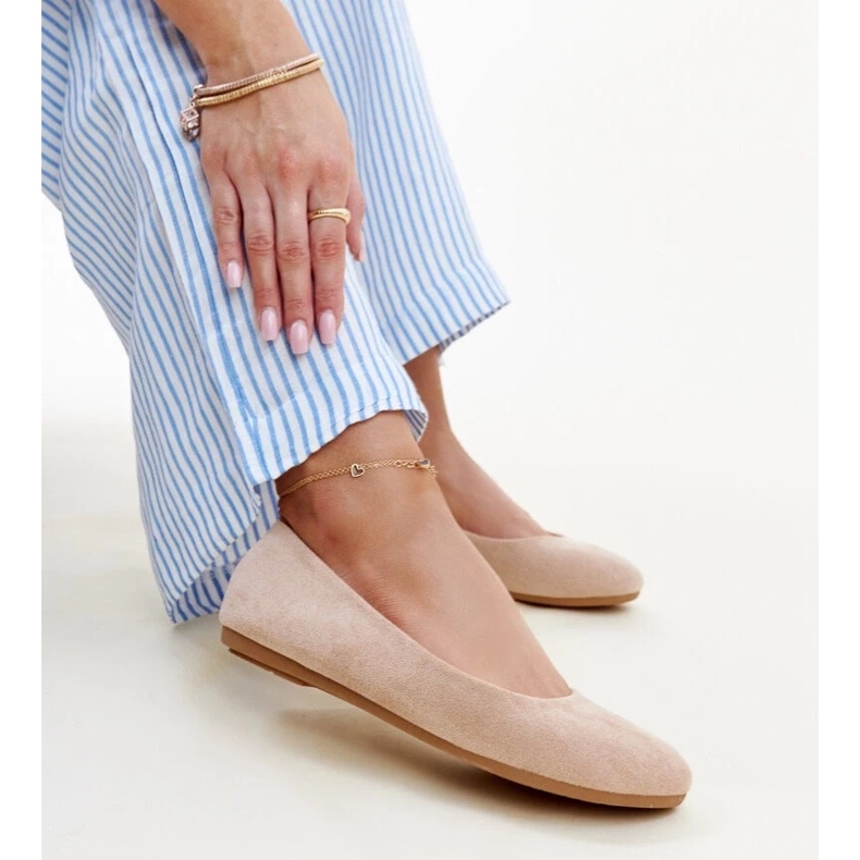Ballerine beige realizzate in eco suede Jala 1