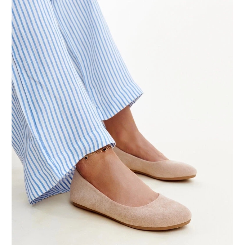 Ballerine beige realizzate in eco suede Jala 2