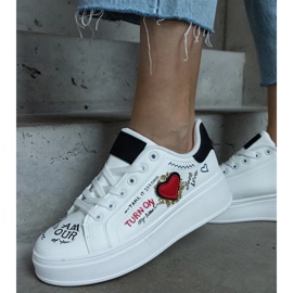 D/CEO Sneaker bianche decorate con patch e scritte sulla piattaforma Etara bianca 1