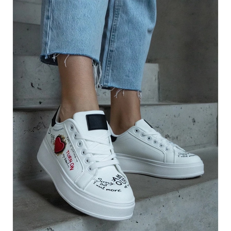 D/CEO Sneaker bianche decorate con patch e scritte sulla piattaforma Etara bianco 2