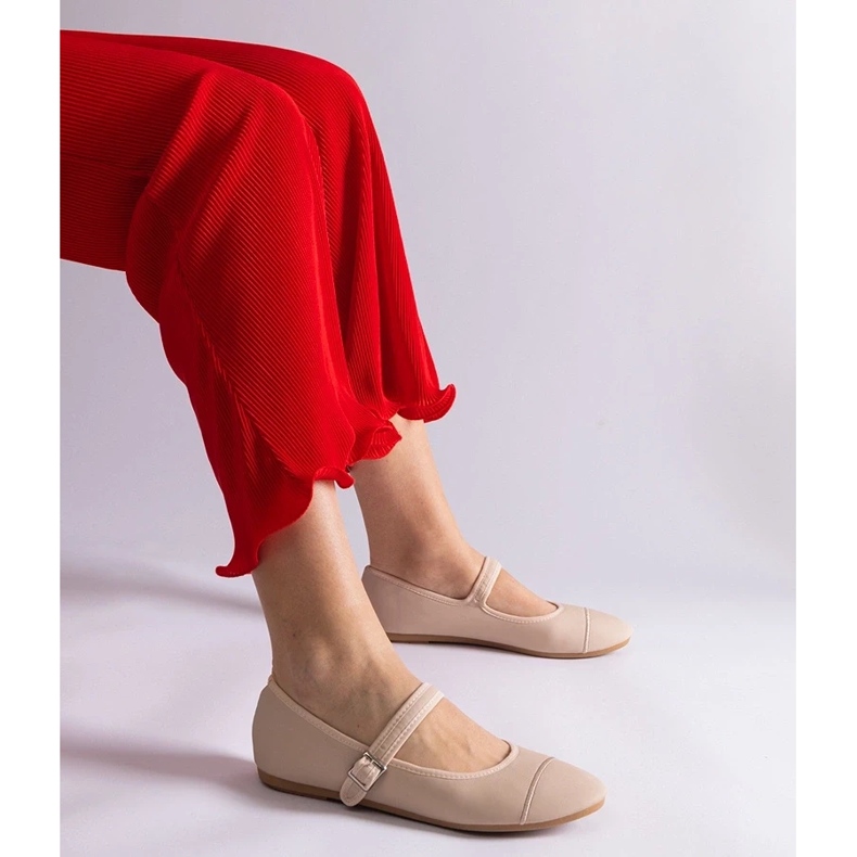 D/CEO Ballerine beige dalla finitura opaca, chiuse con fibbia Longhola 1
