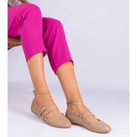 D/CEO Beige eco -pleather ballerinas con fibbie Vitoldora 1