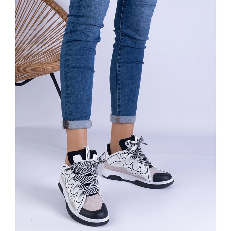 Sneaker da donna nera con allacciatura decorativa nero 1