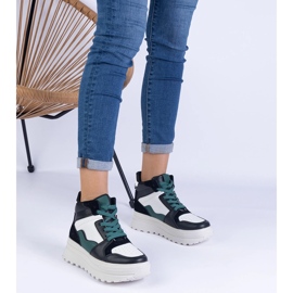 Sneaker sportive da donna in bianco e nero sulla piattaforma 1