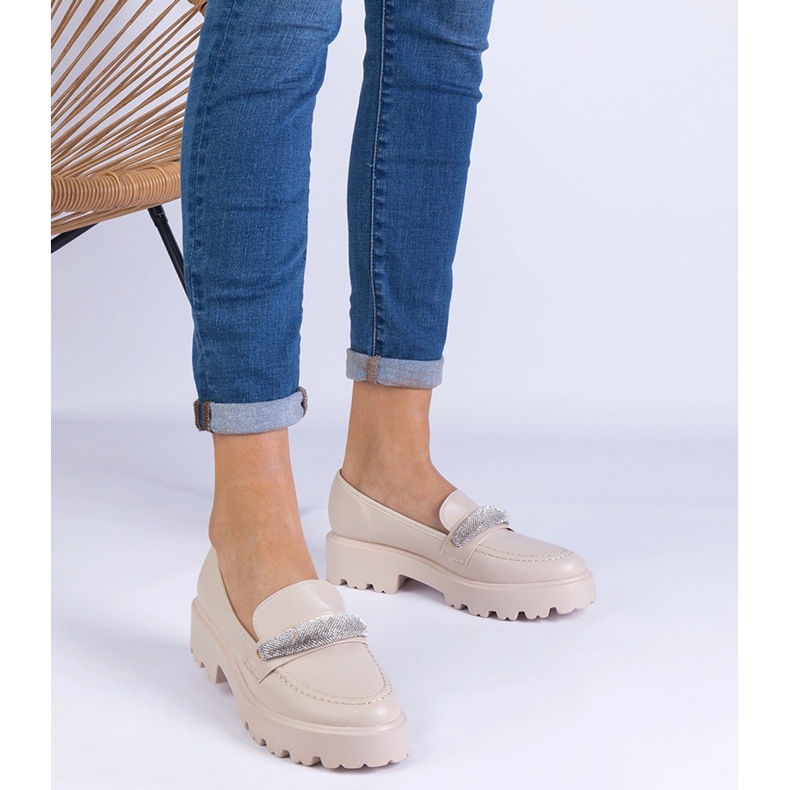 Mocassini da donna beige decorati con zirconi 1