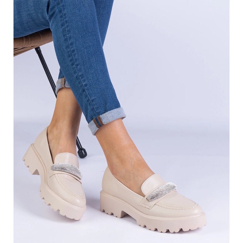 Mocassini da donna beige decorati con zirconi 2