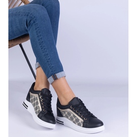 Sneaker da donna nera su un cuneo nascosto nero 2