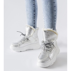 D/CEO Doposci Stringer isolati bianchi e argento d'argento 1