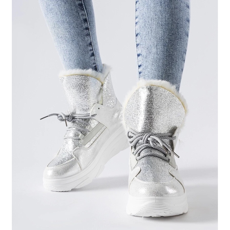 D/CEO Doposci Stringer isolati bianchi e argento d'argento 2