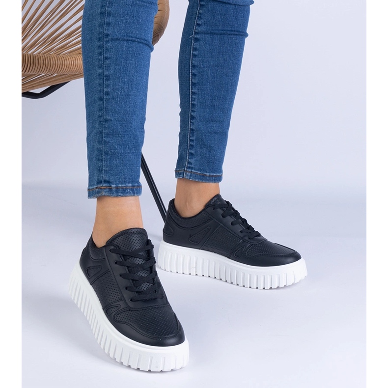 Sneaker Openwork Black Open su una suola enorme nero 1