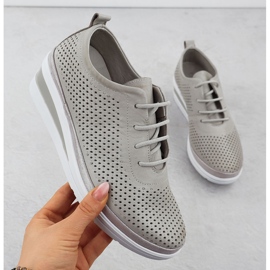 Scarpe sportive da donna in pelle su un cuneo aperto grigio T.Sokolski W24-150 1