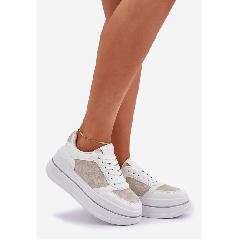 Sneaker femminili con un motivo bianco bianca 1