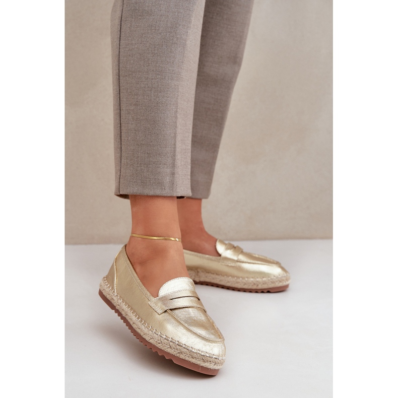 Espadrille da donna con una treccia di iuta su una suola d'oro piatta 2