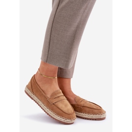 Espadrille da donna con una treccia di iuta su una suola piatta di cammello marrone 1