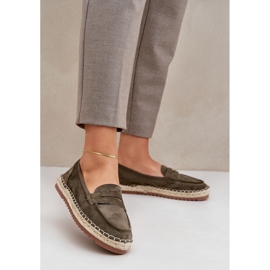 Espadrille da donna con una treccia di iuta su una piatta unica scura verde 2